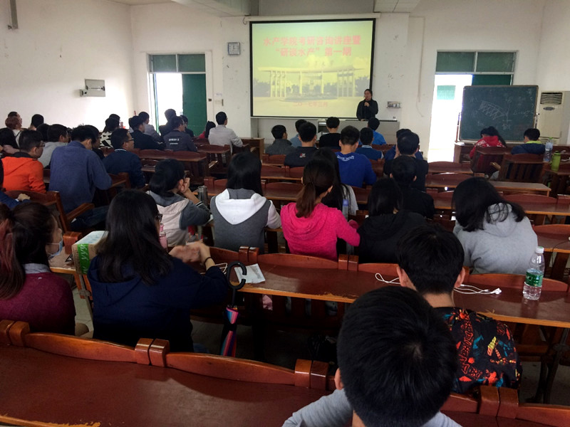 黄蔡芹老师主持会议.jpg 黄蔡芹老师主持会议.jpg